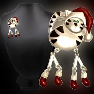 Vtg 80s Nina Ricci grn eyes Santa hat boots dangle legs Christmas kitty brooch